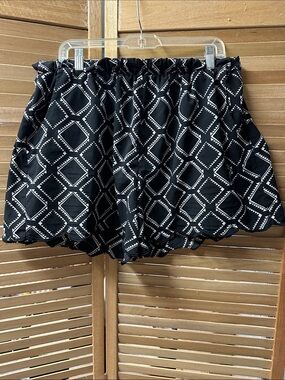 Justify Black and White Diamond-Print Elastic Waist Shorts